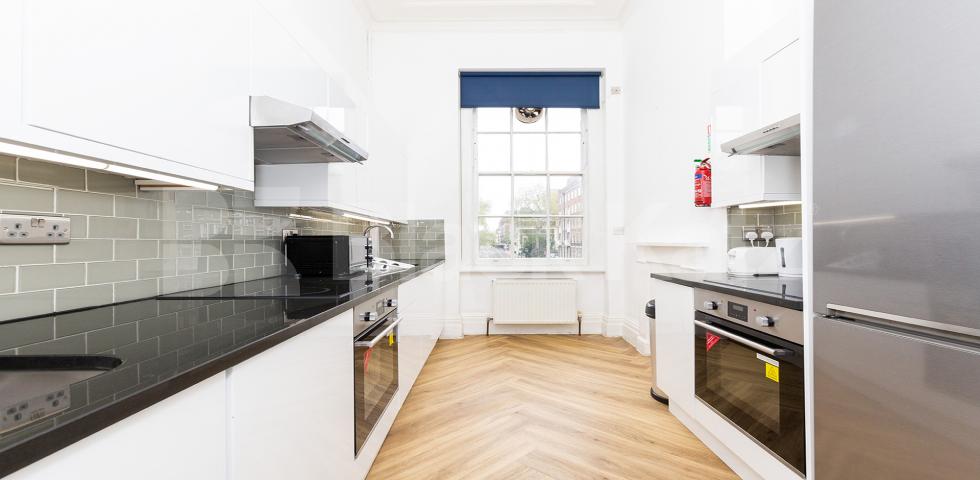 			MINS TO UCL, SOAS & LSE, 4 Bedroom, 1 bath, 1 reception Flat			 Byng Place, RUSSELL SQUARE